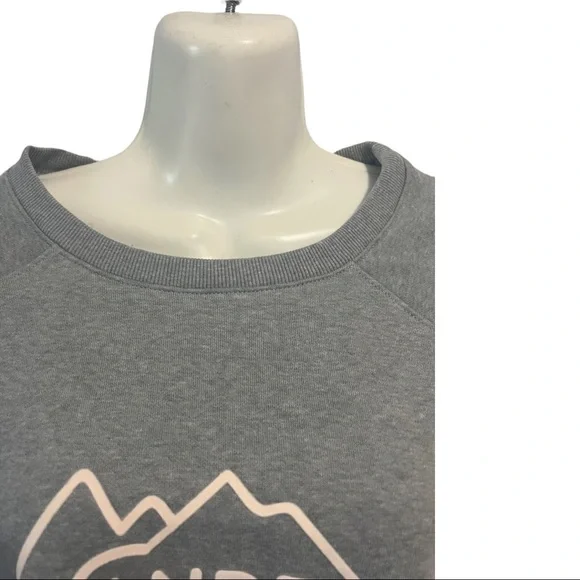 Columbia graphic Sweater! - Picture 4 of 10